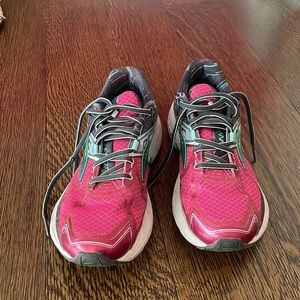 Brooks Ravenna 7 running shoes size 8.5